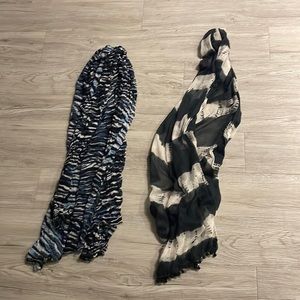 2 scarfs - blue patterned